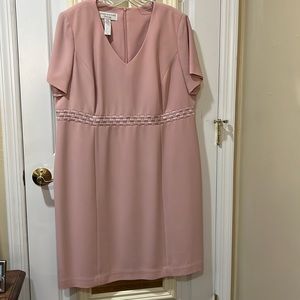 Half sleeve v neck light pink dress